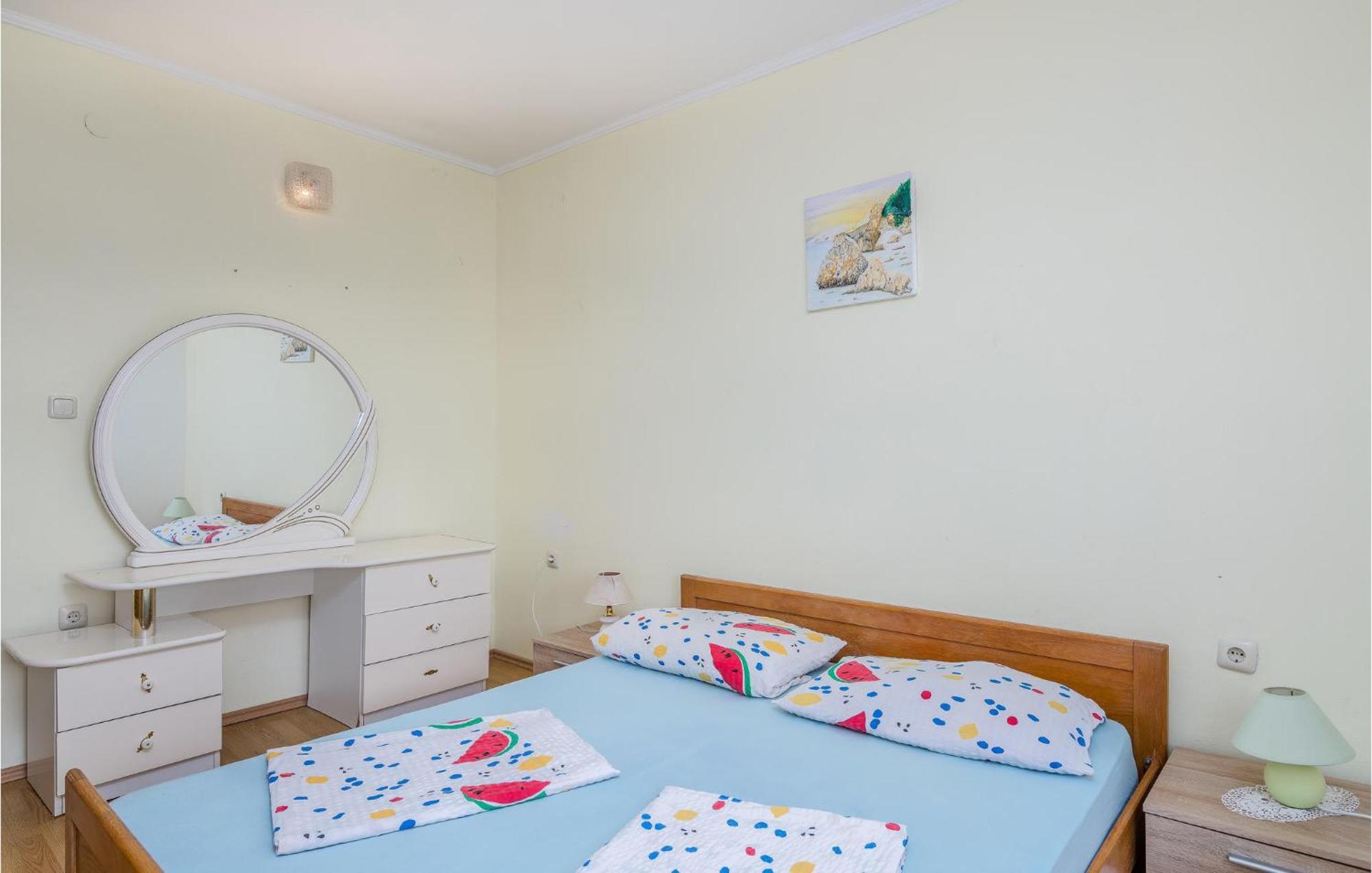 Awesome Apartment In Stara Baska 1 With Kitchen Екстериор снимка