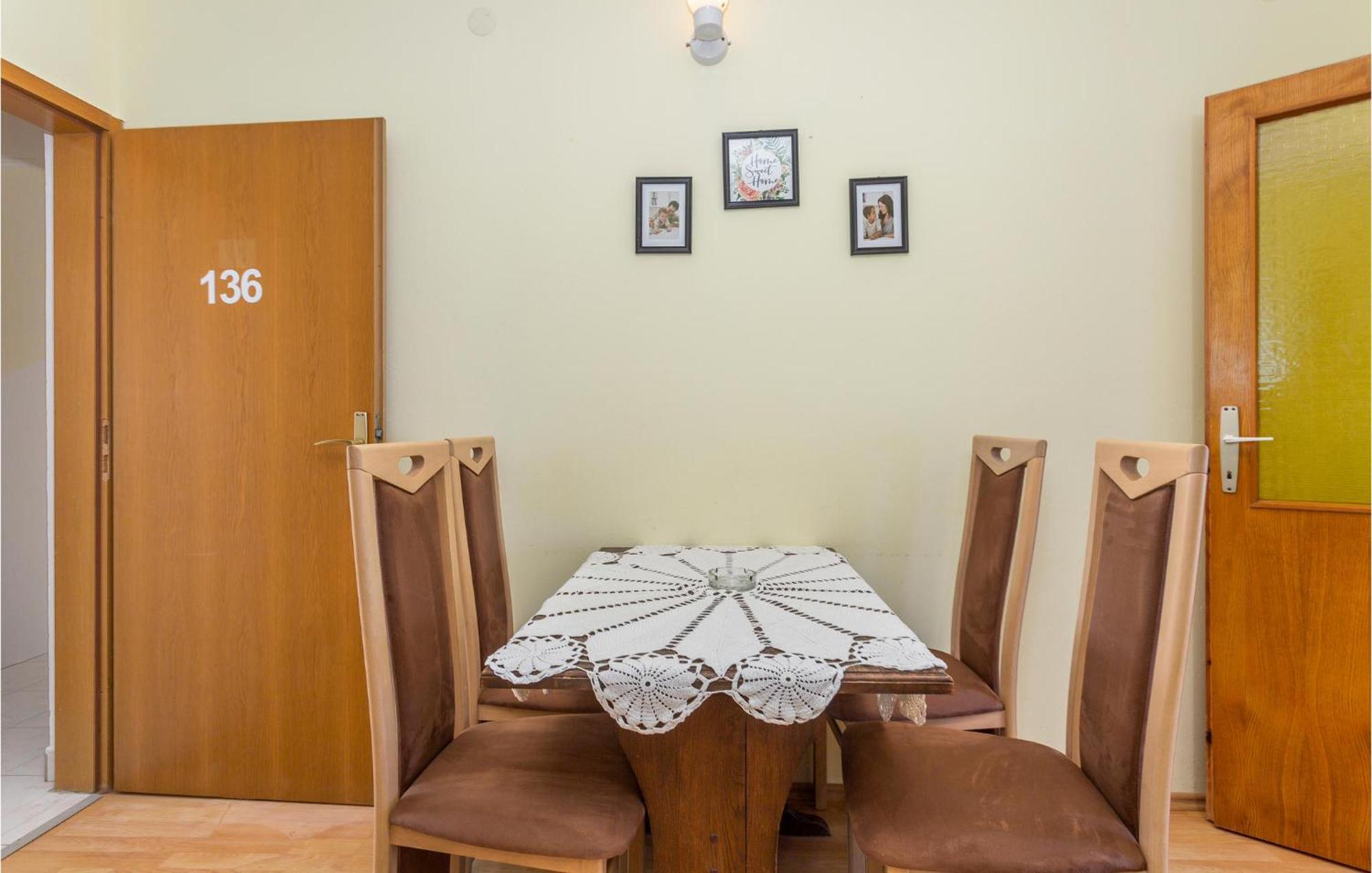 Awesome Apartment In Stara Baska 1 With Kitchen Екстериор снимка